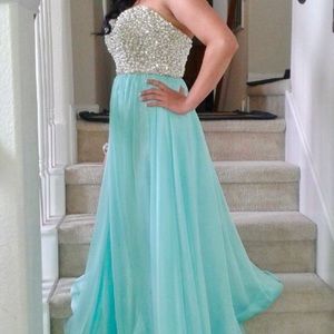 Beautiful turquoise prom dress